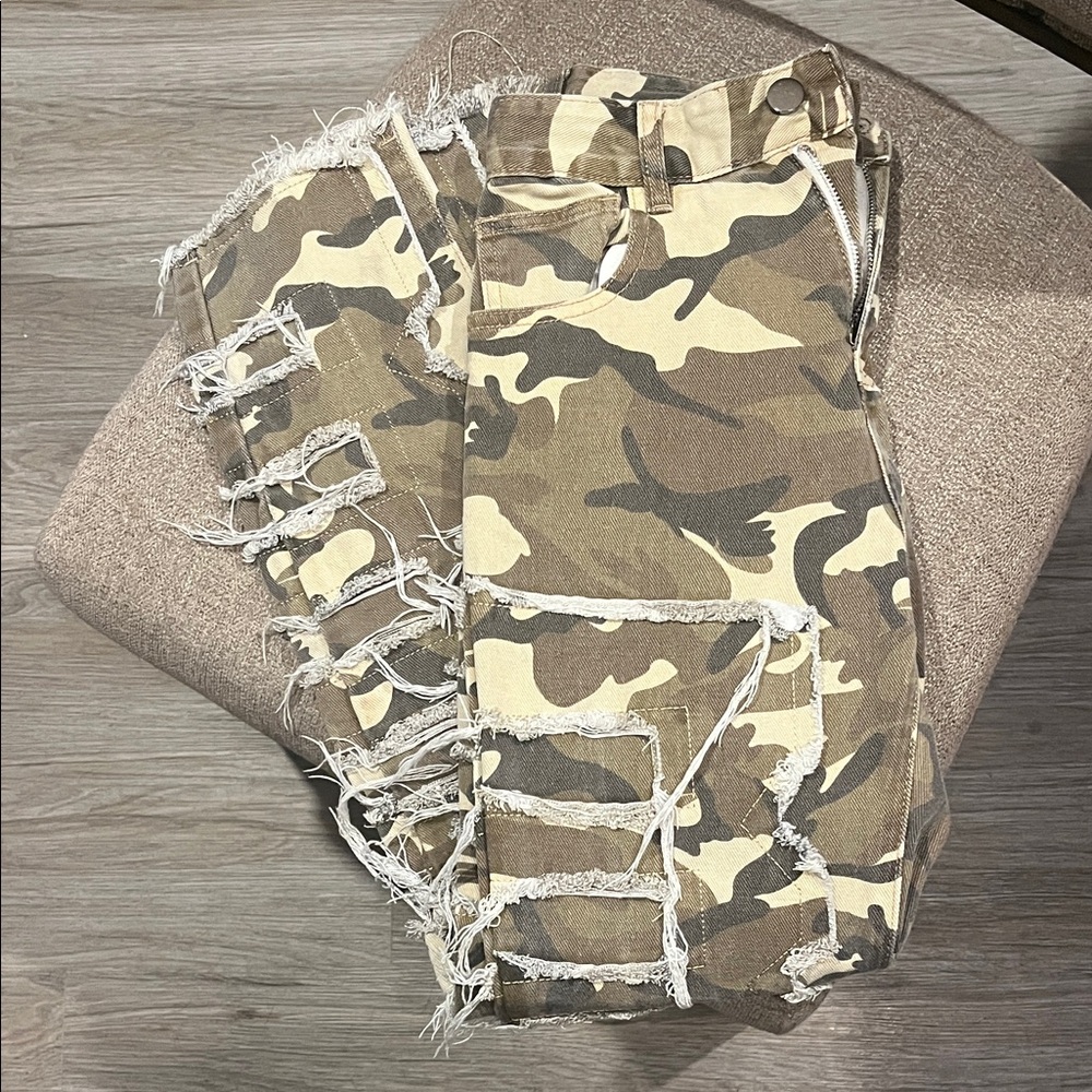 Camouflage Fringed Distressed ClassicB Pants